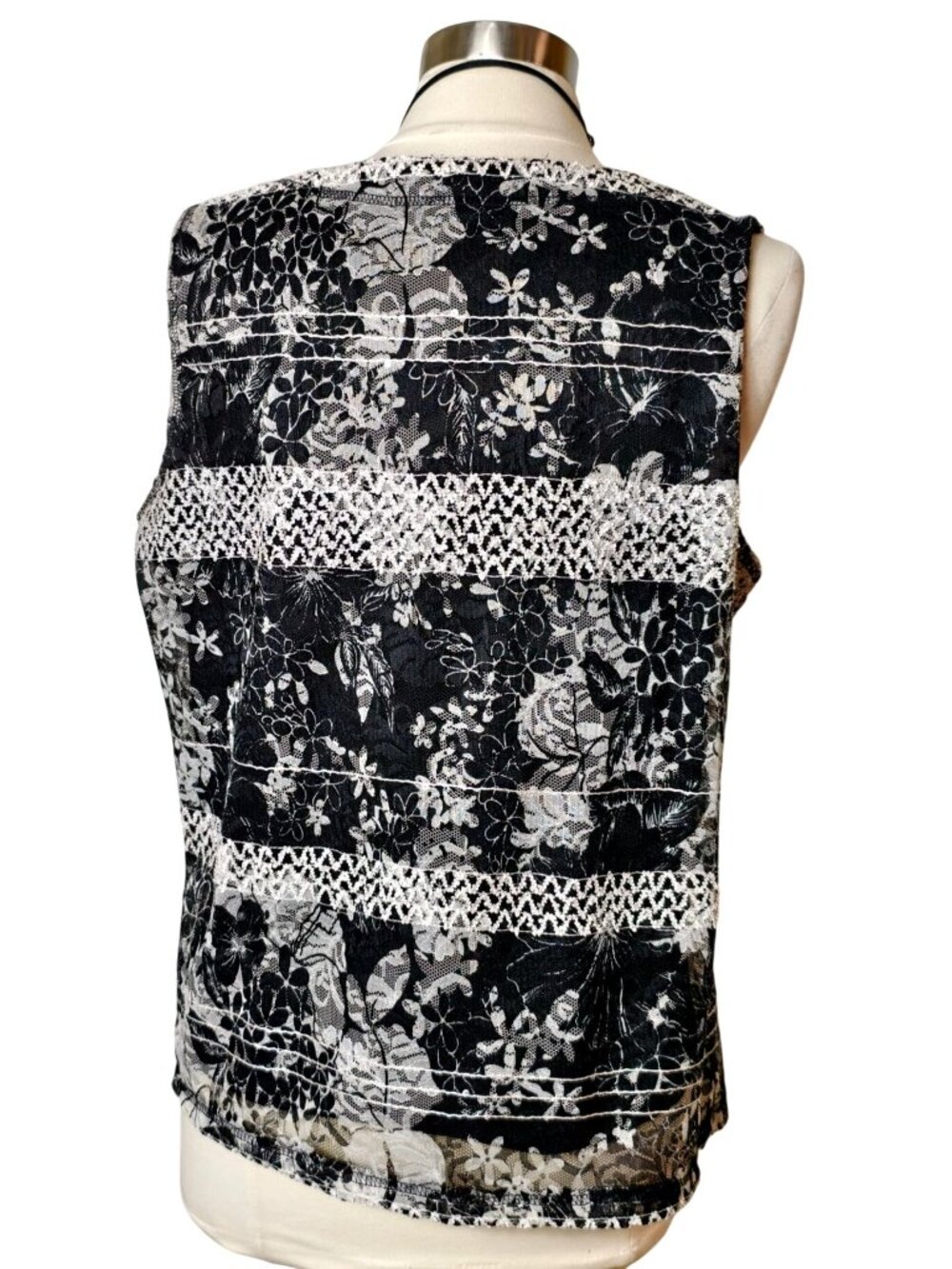 Womens XL Sleeveless Lace Top Black White Floral Textured Stretch Boho Chic West - Picture 3 of 7